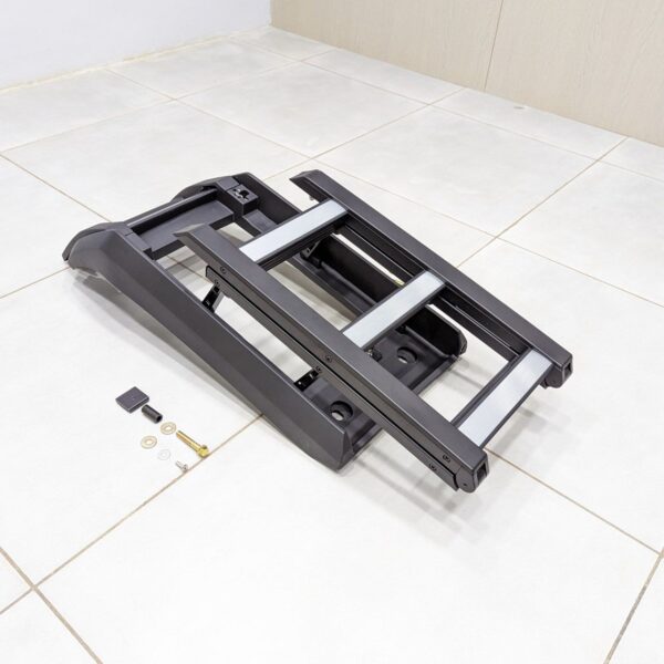 Side ladder for defender